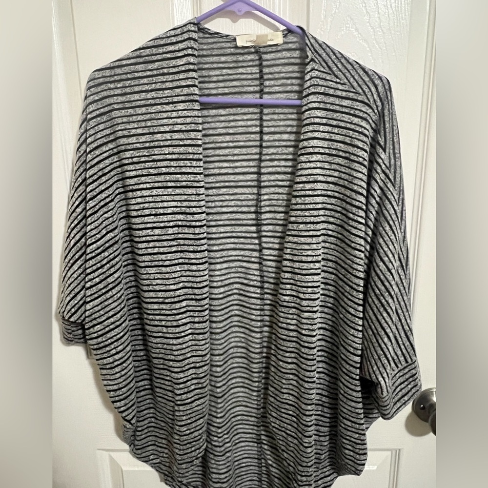 Cardigan!! Size small(us) super comfy! Fits bigger!